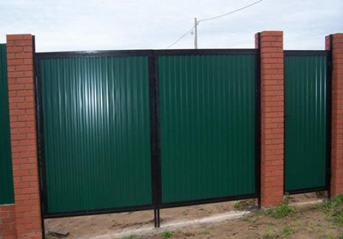 Преимущества распашных ворот из профильной трубы: прочность и стиль 06 Преимущества распашных ворот из профильной трубы: прочность и стиль 06