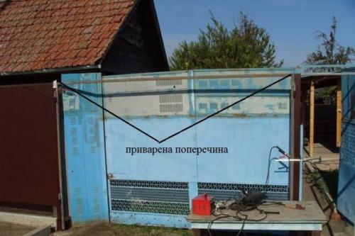 Как установить петли и замок на ворота из профильной трубы. Фотоотчет об изготовлении и установке ворот