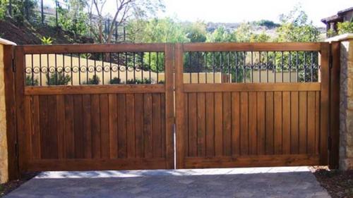 Можно ли использовать дерево для ворот и как его защитить. Преимущества и недостатки