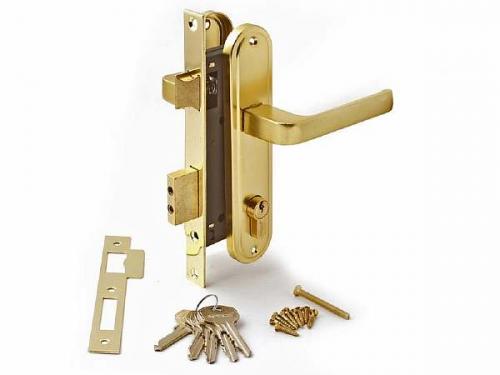 Какие типы замков подходят для металлических ворот с калиткой. Врезные изделия