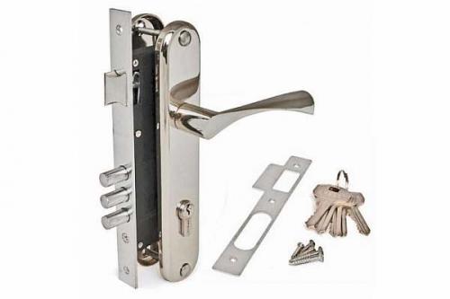 Какие типы замков подходят для металлических ворот с калиткой. Врезные изделия