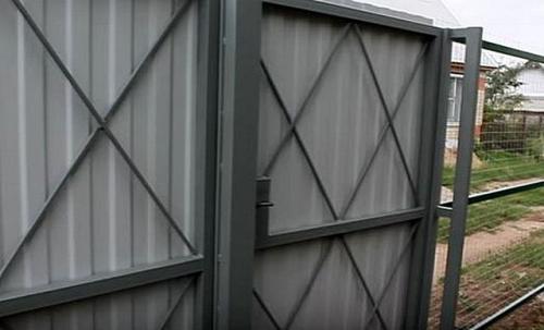 Своими руками: как сделать металлические распашные ворота с калиткой 13