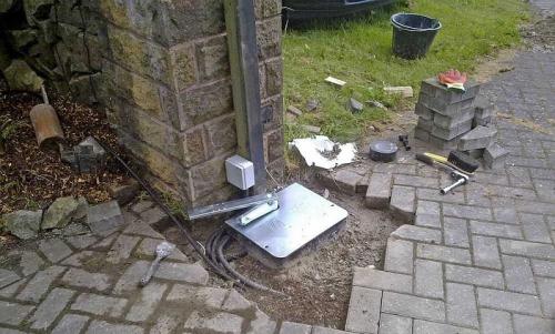 Какие преимущества у автоматических распашных ворот, сделанных своими руками. Распашные ворота с электроприводом – плюсы и минусы