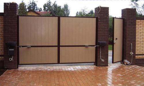 Какие преимущества у автоматических распашных ворот, сделанных своими руками. Распашные ворота с электроприводом – плюсы и минусы