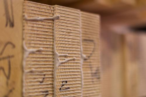 Клееный брус или кирпич. Сравнение характеристик материалов