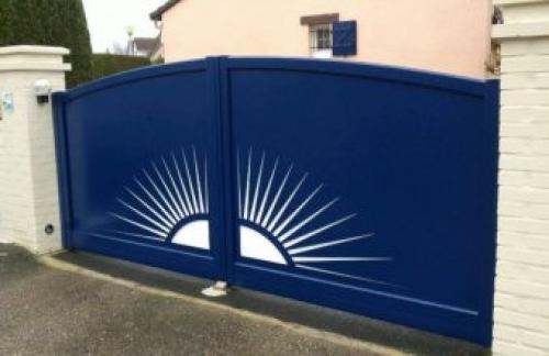 Как сделать простые и лёгкие распашные ворота на гараж своими руками 06