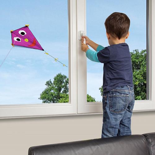 Как обеспечить безопасность, оставляя окно на проветривание. Защита от детей на окна: замки и блокираторы, которые помогут спасти ребенку жизнь