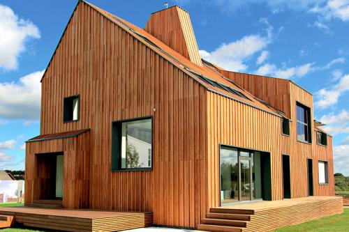 Какие энергосберегающие решения можно использовать для создания недорогого дома в 2025 году. 5 энергоэффективных домов с минимальными счетами за отопление и электроэнергию