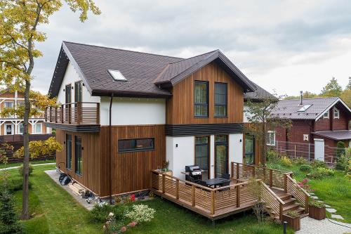 Какие типы крыш наиболее эффективны для строительства дешевого дачного дома. Особенности применения