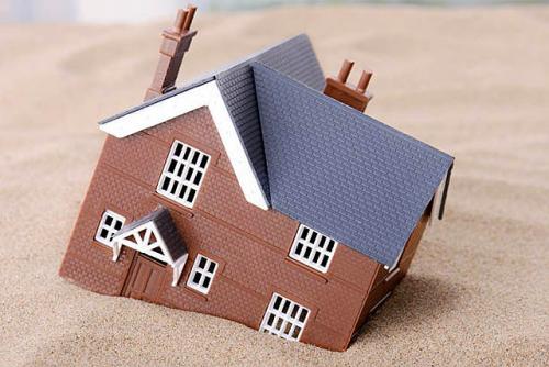 Какие особенности строительства дома своими руками отличают его от строительства с помощью профессионалов. Основные риски при решении иметь свой загородный дом