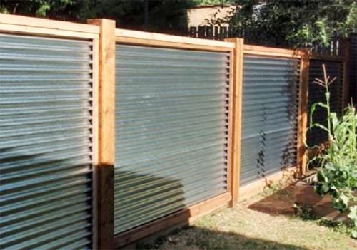 Как правильно крепить профлист на забор. Как правильно крепить профнастил на забор