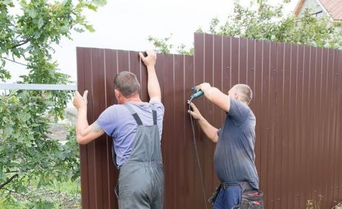 Этапы строительства забора из профнастила своими руками. Эта.  Планирование и разметка забора из профнастила 01