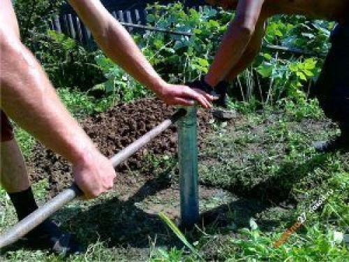 Как закрутить винтовые сваи вручную. Целесообразность ручной установки винтовых свай