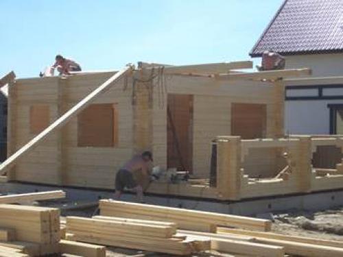 Почему клееный брус прочнее обычного. Клееный брус – отличия и преимущества 01