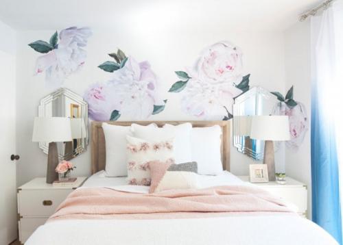 Обои в маленькую спальню 2021. Какой дизайн рисунка или узора подобрать для увеличения пространства?