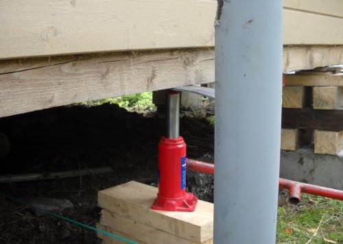 Перестройка щитового дома. Как поднять каркасный дом для ремонта и передвинуть его на новое место