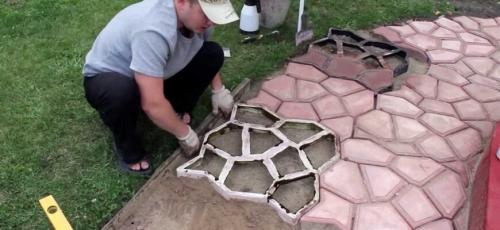 Ширина дорожки из тротуарной плитки. Как сделать тротуарную дорожку из плитки — пошаговая инструкция с фото и видео