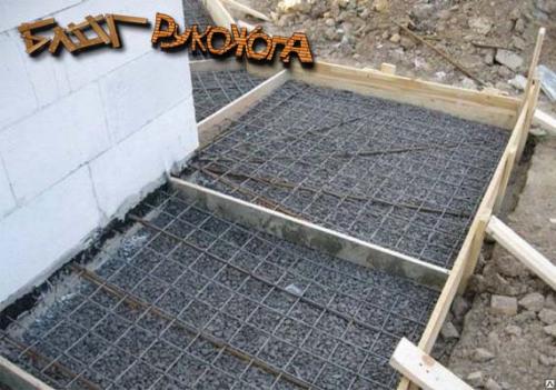 Укладка бетонной плитки на бетонное основание. Заливаем бетон для укладки тротуарной плитки
