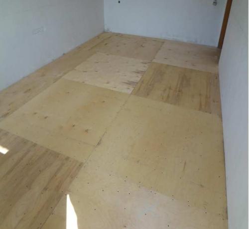 Укладка фанеры на деревянный пол под ламинат. Пол из фанеры: укладка под линолеум и ламинат своими руками. Все о том, как стелить фанеру на деревянный пол по лагам