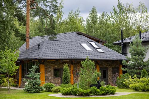 Какой тип крыши лучше всего подходит для регионов с большим количеством снега. Особенности применения