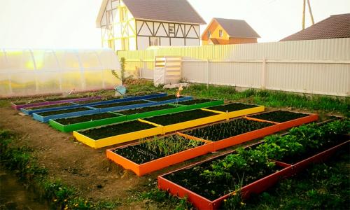 Грядки своими руками из подручных материалов. Делаем ограждения вокруг грядок из различных материалов