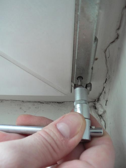 Чем заклеить пластиковые окна, если дует. Как утеплить пластиковые окна, чтобы не дуло?