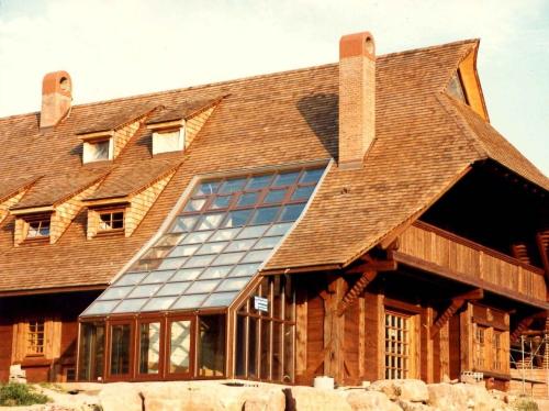 Существуют ли экологичные кровельные материалы. Кровля из дерева — гонтовая кровля