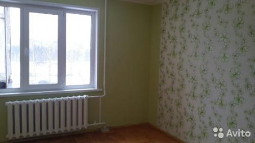 На какую стену клеить обои с рисунком в спальне. Вертикальное расположение разных обоев