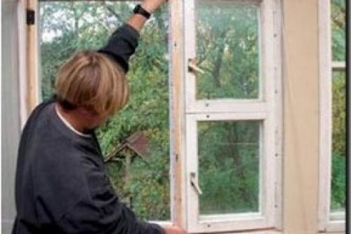 Как утеплить старые советские окна. Способы заделки щелей между створками окна и рамой