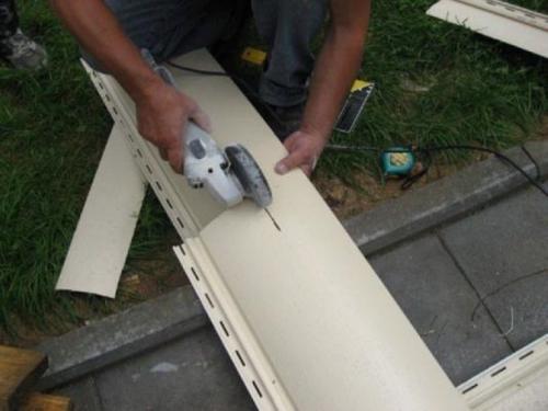 Чем резать сайдинг. Какие существуют разновидности материала