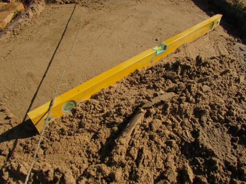 Как уложить тротуарную плитку на землю. Как уложить самодельную тротуарную плитку на даче: пошаговая инструкция