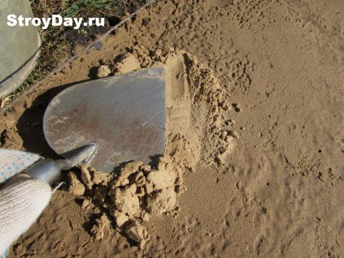 Как уложить тротуарную плитку на землю. Как уложить самодельную тротуарную плитку на даче: пошаговая инструкция