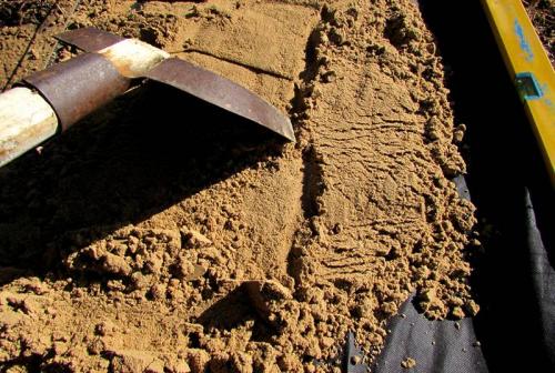 Укладка тротуарной плитки 30 на 30 на песок. Вариант 1: на песчаной основе