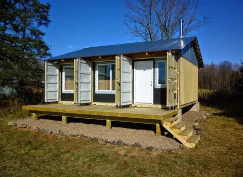 Дачный домик своими руками из подручных материалов. Летний домик своими руками – основные этапы строительства и оформления (95 фото)