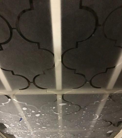 Как завесить окно одеялом. Изящный способ закрыть окно от любопытных глаз, при этом не закрыть от дневного света