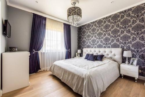 Идеальные обои для спальни. Какие обои выбрать для спальни: оптимальные цвета и рисунки для маленькой или большой спальной комнаты (150 фото идей)