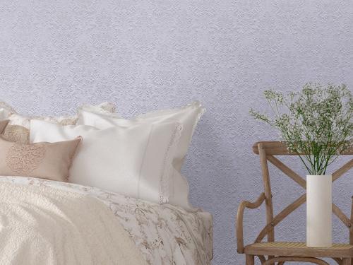 Нежные обои в спальню. Материалы обоев для спальни