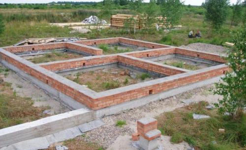 Построить дом из пеноблоков. Строительство дома из пеноблоков своими руками: пошаговая инструкция, рейтинг лучших производителей пеноблоков