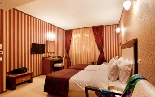 Комбинирование обоев двух цветов между собой. Особенности комбинирования разноцветных обоев