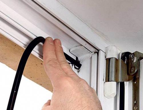 Утепление входной двери для частных домов. По периметру проёма