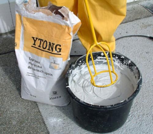 Клеевой раствор для газобетона. Сравнение цементного раствора и клея