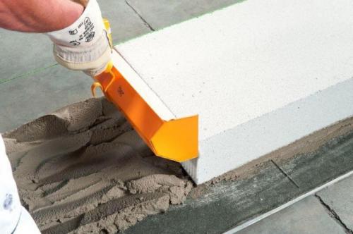 Толщина шва первого ряда газобетона. Инструмент для нанесения клея