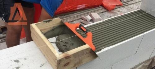 Толщина шва первого ряда газобетона. Инструмент для нанесения клея