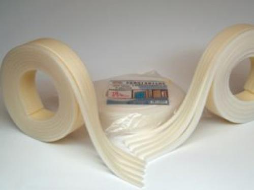 Скотч для заклейки окон на зиму. Использование ленты для утепления окон 02