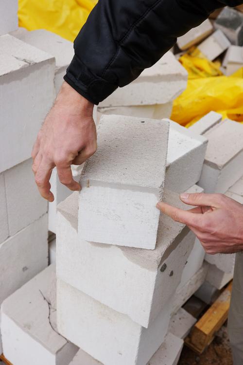 Пропускает ли воду клей для газобетона. Инструмент для нанесения клея 22