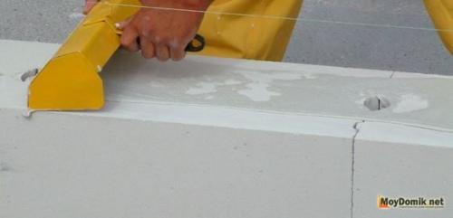 Как выбрать клей для газобетонных блоков. Сухие клеевые смеси для газобетона 05