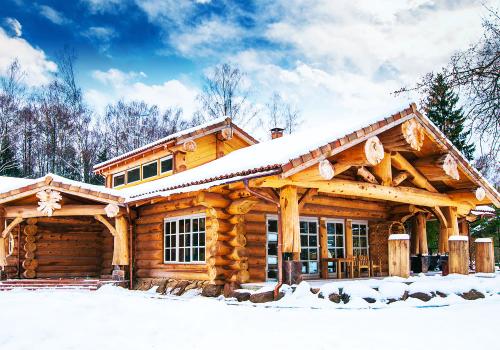 Как оцилиндрованное бревно и клееный брус производятся. Дома из бревна или клееного бруса?