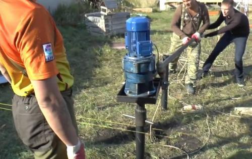 Какие меры безопасности следует соблюдать при работе с редуктором для закручивания винтовых свай своими руками. Закручивание винтовых свай мотобуром. Способ 2