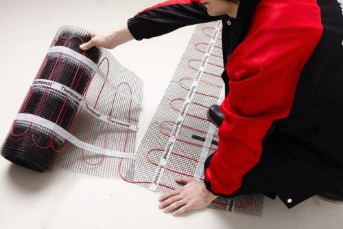 Какой теплый пол лучше в частном доме. Электрические теплые полы