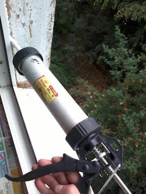 Наконец-то нашел способ заделать щель между окном.. Как и чем заделывать щели в окнах